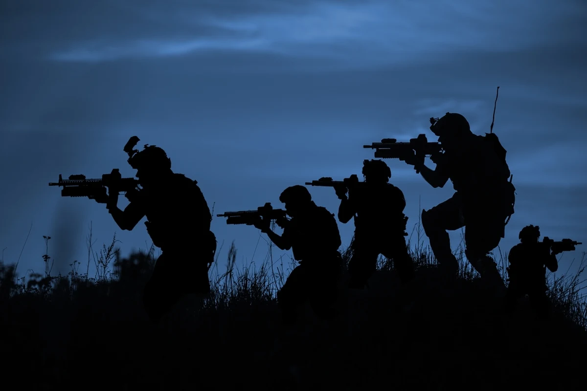 Europejska biurokracja utrudni przemieszczanie się wojsk na kontynencie, gdyby doszło do poważnego konfliktu zbrojnego. Szef logistyki NATO ostrzega kraje Europy, że w przypadku ewentualnej wojny z Rosją, opóźnienia w rozlokowaniu wojsk mogą zadecydować o katastrofie. "Kończy nam się czas" - alarmuje generał broni Alexander Sollfrank.