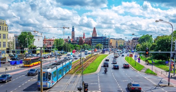 Wrocławscy radni zdecydowali podczas czwartkowej sesji o dwóch podwyżkach. Od nowego roku wzrosną podatki od nieruchomości i środków transportowych. Miejski skarbnik Marcin Urban zapewniał, że podwyżki spowodowane są głównie inflacją i nie powinny być odczuwalne dla mieszkańców.
