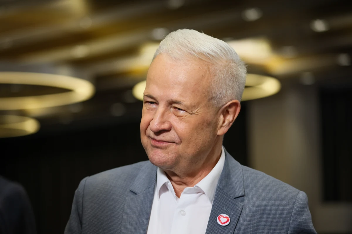 Dawid Kubacki jest świetnie przygotowany do sezonu. Można liczyć również na Piotra Żyłę i Kamila Stocha - tak o szansach Polaków w rozpoczynającym się sezonie Pucharu Świata w skokach mówił w Rozmowie w południe w RMF FM i Radiu RMF24 Apoloniusz Tajner. "Mamy młodzież, sytuacja jest dobra" - podkreślał były trener kadry skoczków i były prezes Polskiego Związku Narciarskiego, obecnie poseł KO.