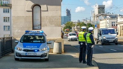 Wypchnęli z tramwaju niepełnosprawnego mężczyznę. Poszukuje ich policja