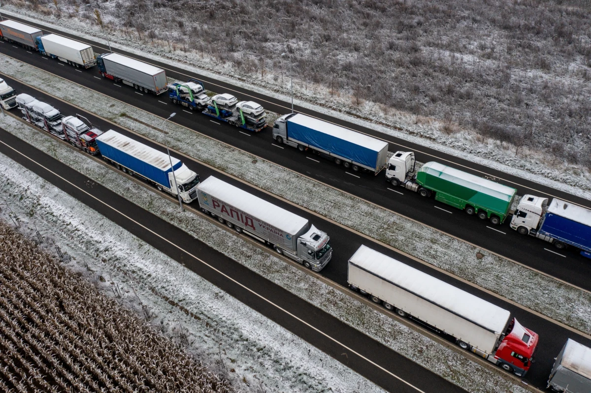 Ukraiński rząd przygotowuje ewakuację swoich kierowców, którzy utknęli na polskiej granicy w związku z protestem przewoźników. Kijów powołuje też grupę, która ma monitorować nieprawidłowości towarzyszące blokadzie granicy - poinformował o tym ukraiński wiceminister infrastruktury Serhij Derkacz.