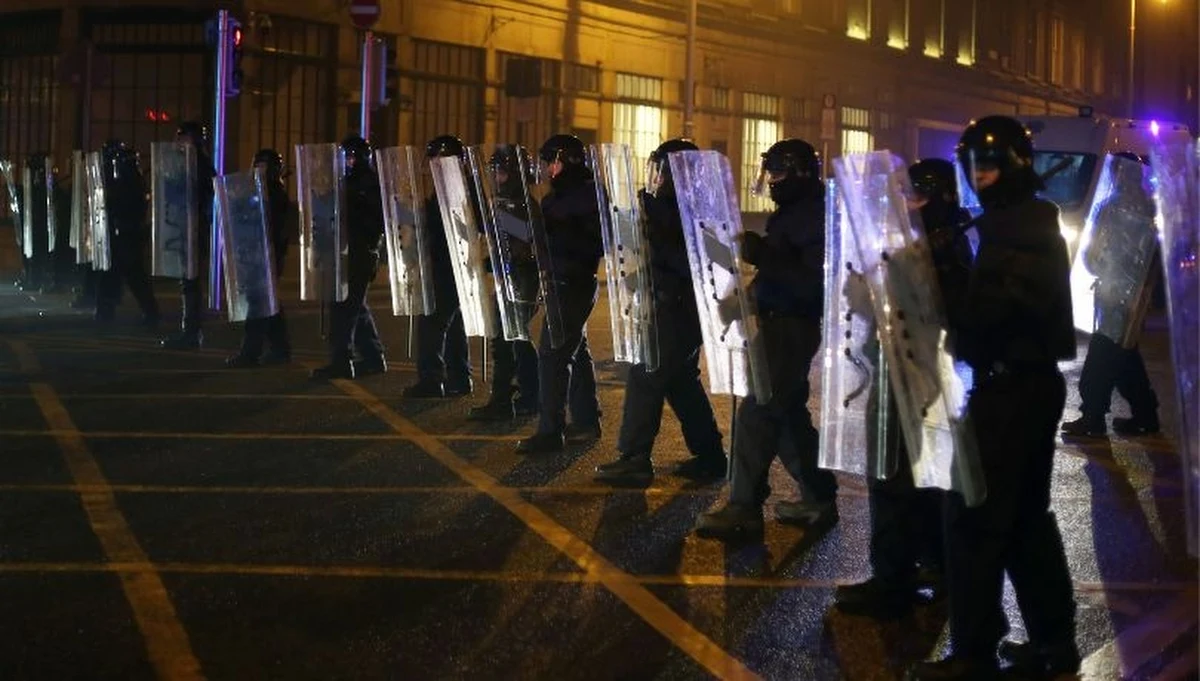 34 osoby zostały aresztowane po zamieszkach, które wybuchły w czwartek wieczorem w centrum Dublina. Do walk na ulicach doszło po tym, jak w godzinach popołudniowych nożownik zaatakował trójkę dzieci i nauczycielkę. 5-letnia dziewczynka jest w stanie krytycznym.