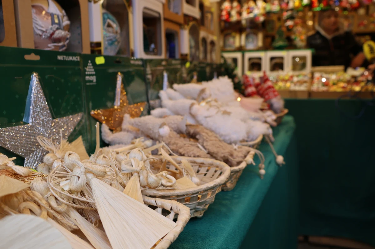 Święta Bożego Narodzenia zbliżają się wielkimi krokami. Z tej okazji jak zwykle w Rynku Głównym stanął Jarmark Bożonarodzeniowy. Tym razem potrwa on do 1 stycznia.