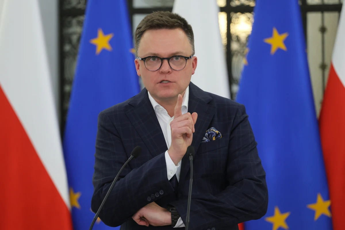 Marszałek Sejmu Szymon Hołownia podczas wizyty w Białymstoku przekazał, że jeśli chodzi o skład rządu, na czele którego ma stać Donald Tusk, to "wszystkie nazwiska są dopięte", a obszary odpowiedzialności - podzielone. Lider Polski 2050 podkreślił, że nie przewiduje w tej sprawie żadnych zmian. Hołownia przekazał, że w przyszłym tygodniu spotka się z premierem Mateuszem Morawieckim. 
