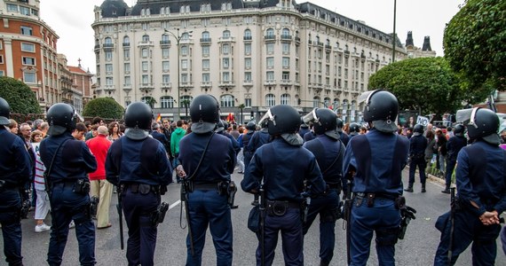 Hiszpańska żandarmeria zatrzymała 16 mężczyzn, którzy w nocy wzięli udział w bijatyce przy placu Puerta del Sol, w centrum Madrytu. Agresorzy używali noży.