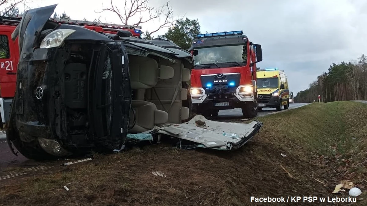 Senator RP Kazimierz Kleina został przetransportowany do szpitala na badania po tym, jak samochód, który prowadził, przewrócił się na bok koło Łeby na Pomorzu. Pojazdem podróżowały również dwie kobiety w wieku 62 i 64 lat, które również zabrała karetka pogotowia - podaje "Dziennik Bałtycki".