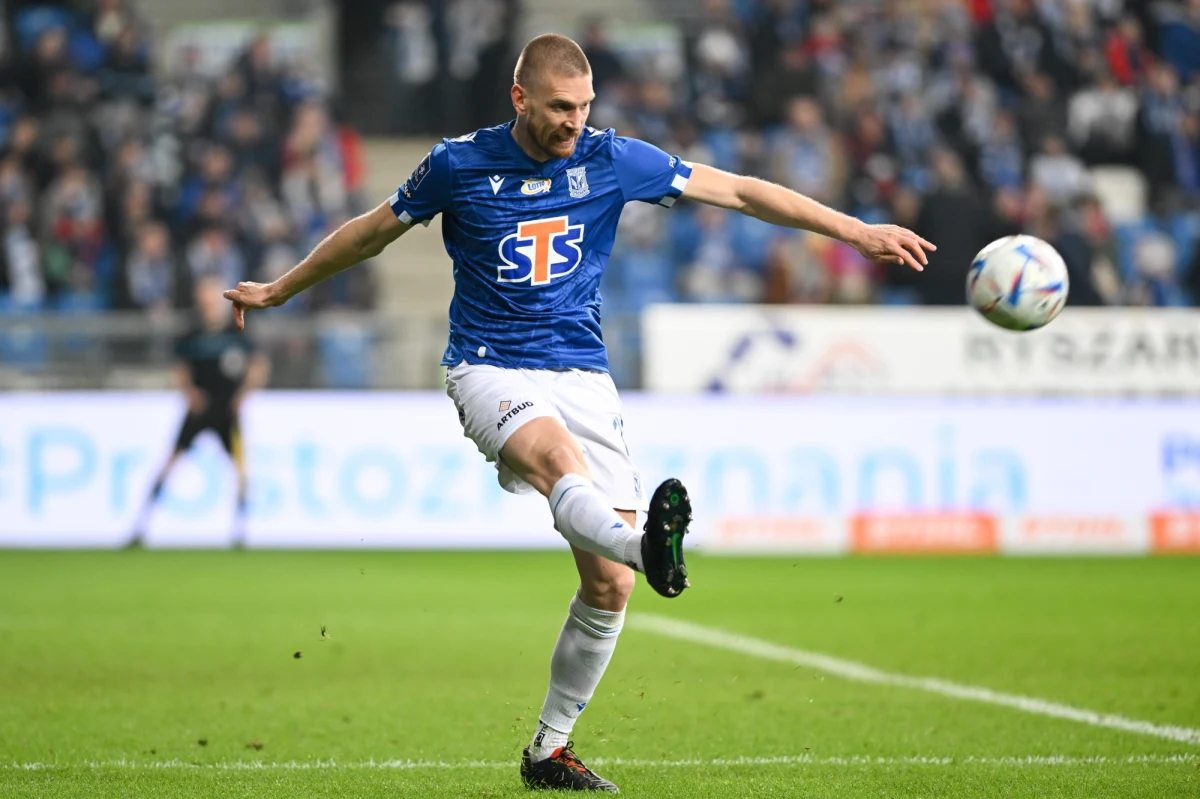 Dyskwalifikacja z powodu dopingu piłkarza Lecha Poznań Bartosza Salamona zakończy się 13 grudnia - poinformował klub. Europejska Federacja Piłkarska (UEFA) ukarała zawodnika ośmiomiesięczną dyskwalifikacją na poczet której zaliczono biegnące od kwietnia zawieszenie.