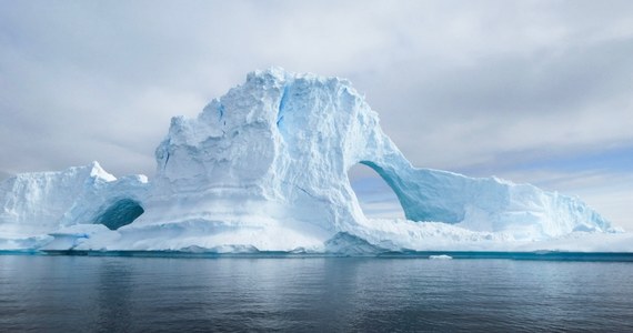 Największa na świecie góra lodowa - A23a - porusza się po ponad 30 latach. Informacje na ten temat przekazał stacja BBC.