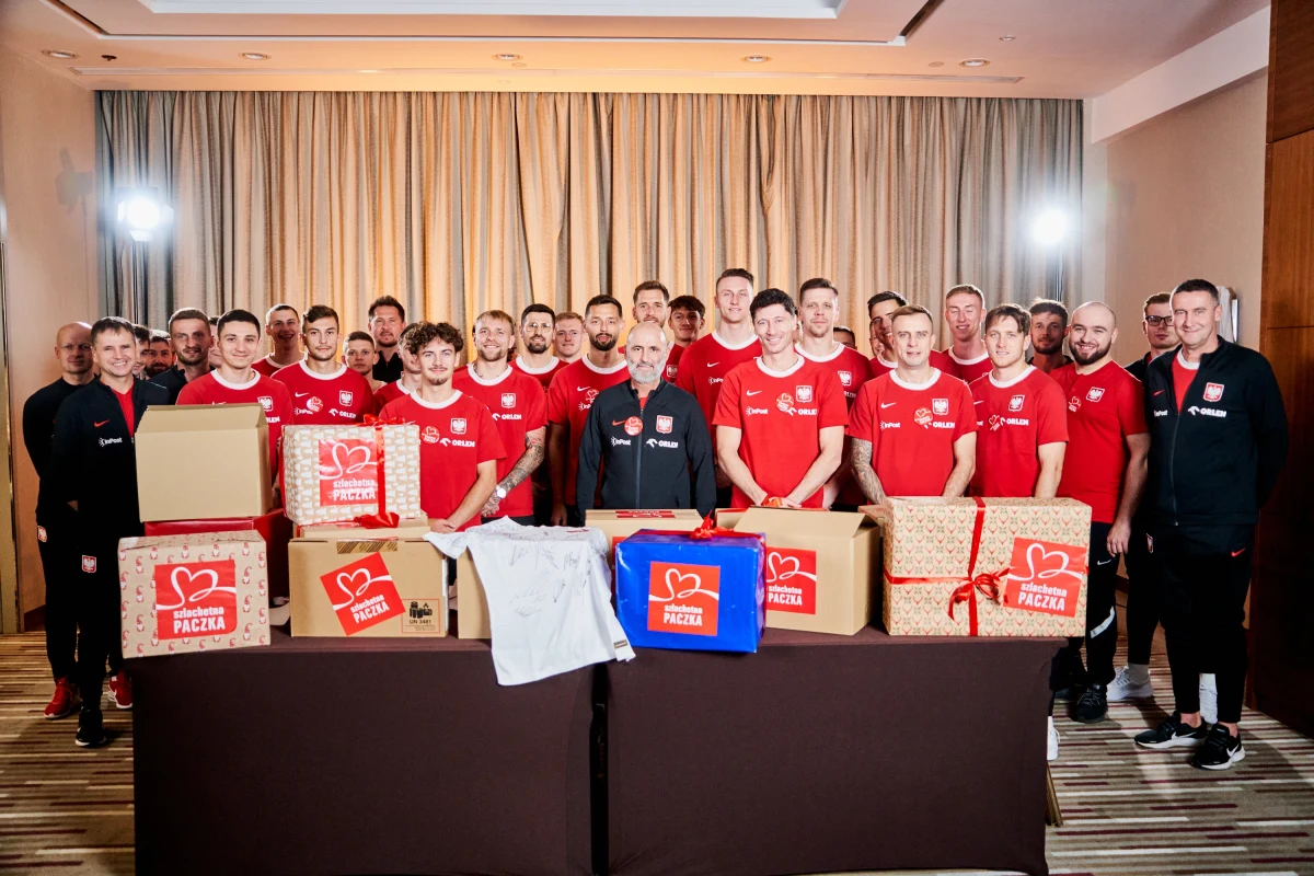 Pomaganie to gra do jednej bramki – od lat reprezentanci i reprezentantki Polski w piłce nożnej angażują się w Szlachetną Paczkę. Nie inaczej jest w tym roku. "Pomagamy ze Szlachetną Paczką od 9 lat, więc można powiedzieć, że jest to już tradycja" – podkreślił Robert Lewandowski, kapitan reprezentacji Polski w piłce nożnej.