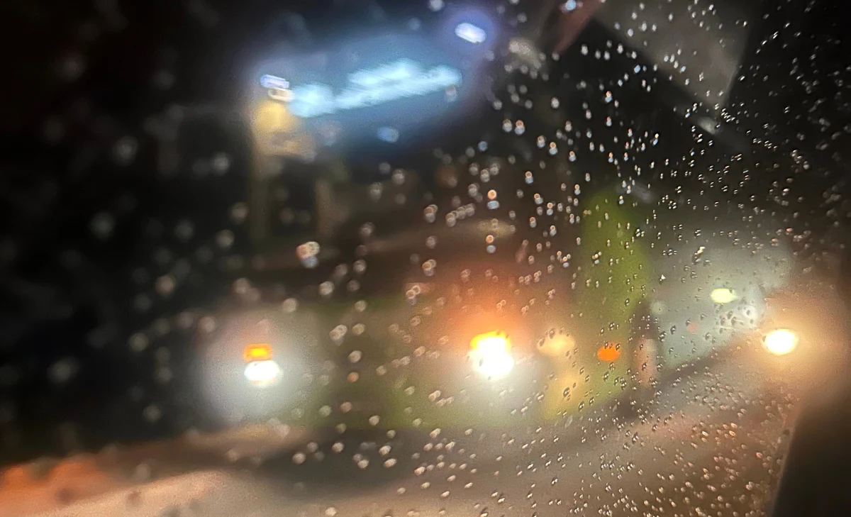 Przez Podhale przeszła śnieżyca, a na drogach zrobiło się niezwykle ślisko - zobaczcie skutki opadów w stolicy Tatr.