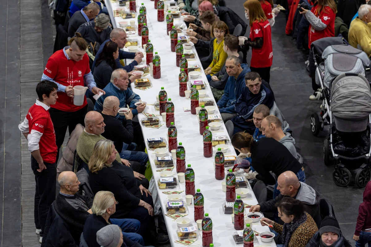 Miesiąc do wigilii Bożego Narodzenia! W Poznaniu trwają przygotowania do jednej z największych kolacji wigilijnych w kraju. Na Międzynarodowych Targach Poznańskich do wspólnego stołu zasiądzie tysiąc sto osób. To bezdomni, samotni oraz potrzebujący