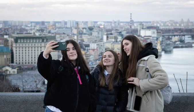 Coraz więcej wypadków przy selfie. Naukowcy mówią o poważnym problemie