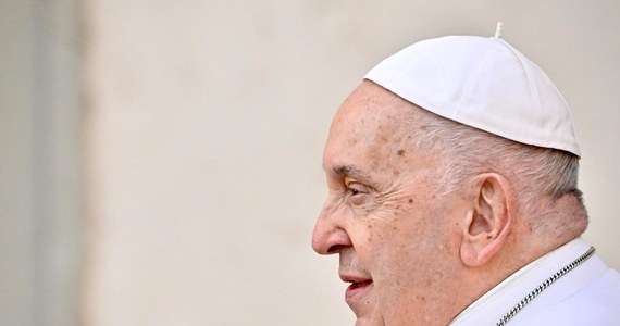 Z powodu lekkiego stanu grypowego papież Franciszek odwołał audiencje zapowiedziane na sobotę rano - przekazały dziennikarzom źródła w Watykanie. Watykańskie biur prasowe poinformowało również, że papież trafił na badania do szpitala.