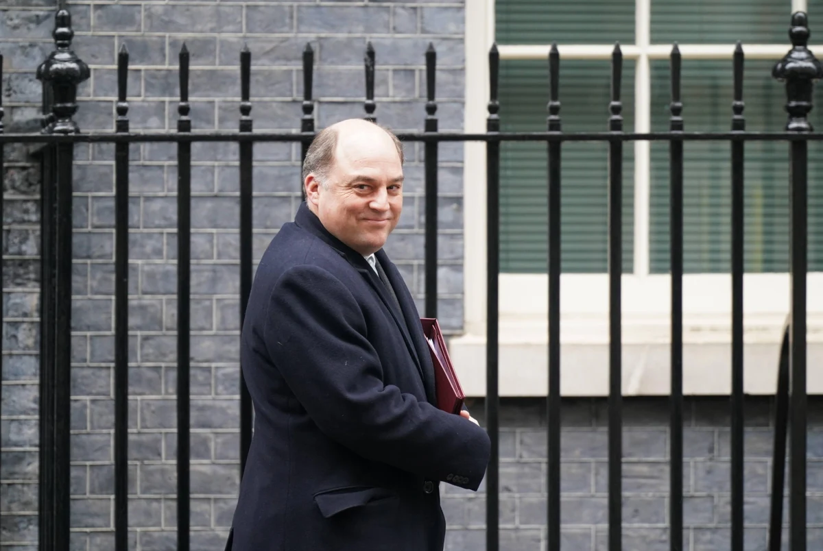 "Kłamali i jeszcze raz kłamali". Były brytyjski minister obrony Ben Wallace opowiedział w BBC o wizycie w Moskwie na 10 dni przed inwazją na Ukrainę. Przewodził temu resortowi od początku wojny. Jest byłym żołnierzem i dowódcą, jednym z najbardziej szanowanych polityków rządzącej Partii Konserwatywnej.