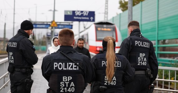 Po wprowadzeniu 16 października kontroli granicznych na granicach z Polską, Czechami i Szwajcarią znacznie zmniejszyła się liczba osób nielegalnie przedostających się do Niemiec - wynika z analizy niemieckiej policji federalnej, udostępnionej gazecie "Welt am Sonntag". Szczególnie wyraźny spadek odnotowano na granicy z Polską.