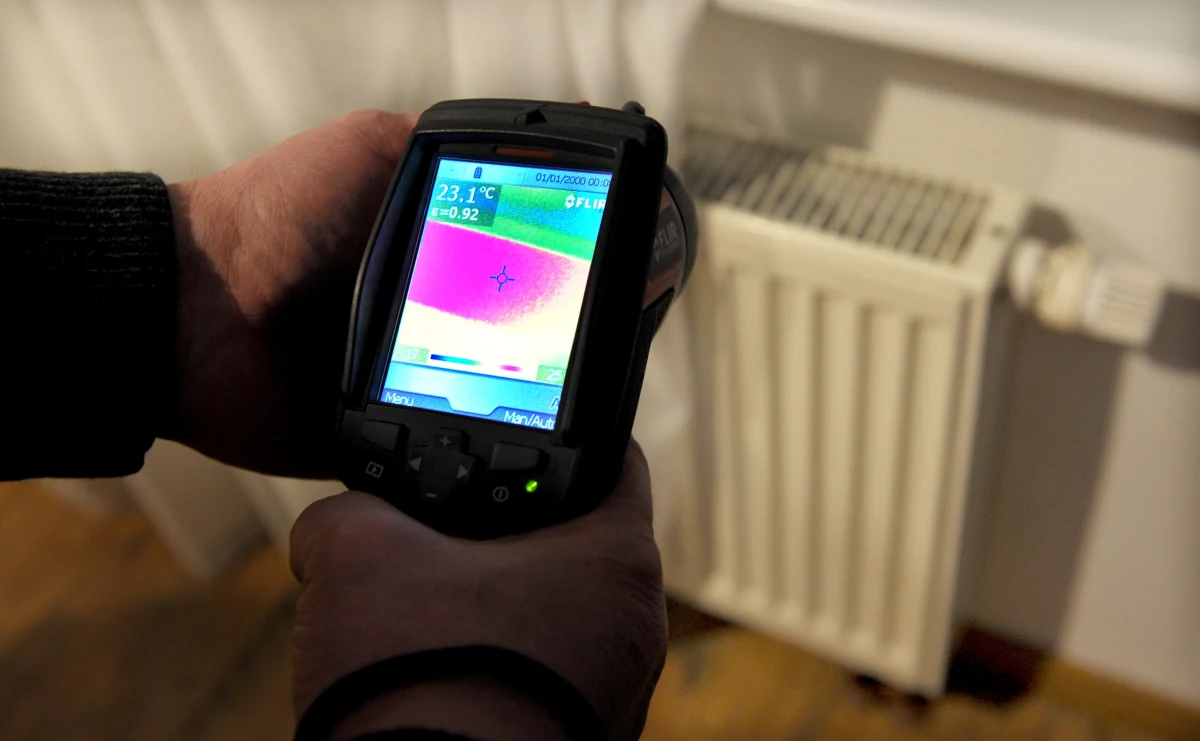 Potężna awaria stacji gazociągowej w Inowrocławiu. Całe miasto zostało bez gazu. Dla mieszkańców oznacza to zimne kaloryfery, a często brak możliwości ugotowania ciepłego posiłku. Jak poinformowała Polska Spółka Gazownictwa, trwają prace związane z nagazowywaniem sieci. Po południu zwołano sztab kryzysowy w Urzędzie Wojewódzkim. Całkowite przywrócenie gazu wszystkim odbiorcom może potrwać nawet kilka dni.