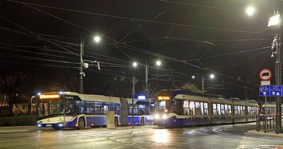 Ten weekend w Krakowie upłynie pod znakiem andrzejkowych zabaw. W związku z tym w nocy z soboty na niedzielę ( 25/26 listopada) czekają nas zmiany w kursowaniu poszczególnych nocnych linii autobusowych i tramwajowych.