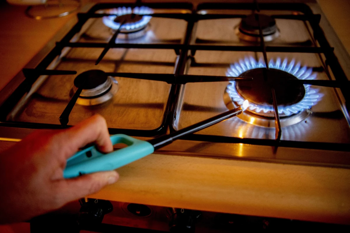 Szpitale, przychodnie, szkoły i zakłady pracy są na liście miejsc, w których najszybciej ponownie podłączany jest gaz w Inowrocławiu. Jak informowaliśmy, przed południem sieć zasilającą, w której wczoraj doszło do awarii, na nowo udało się napełnić gazem.