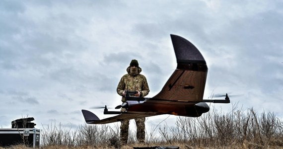 Władze rosyjskie mówią o co najmniej 20 dronach ukraińskich zestrzelonych nad kilkoma regionami Rosji, w tym nad Moskwą - podała agencja Reutera. Media ukraińskie odnotowały wypowiedzi rosyjskich władz regionalnych m.in. o ataku dronów w Tule.
