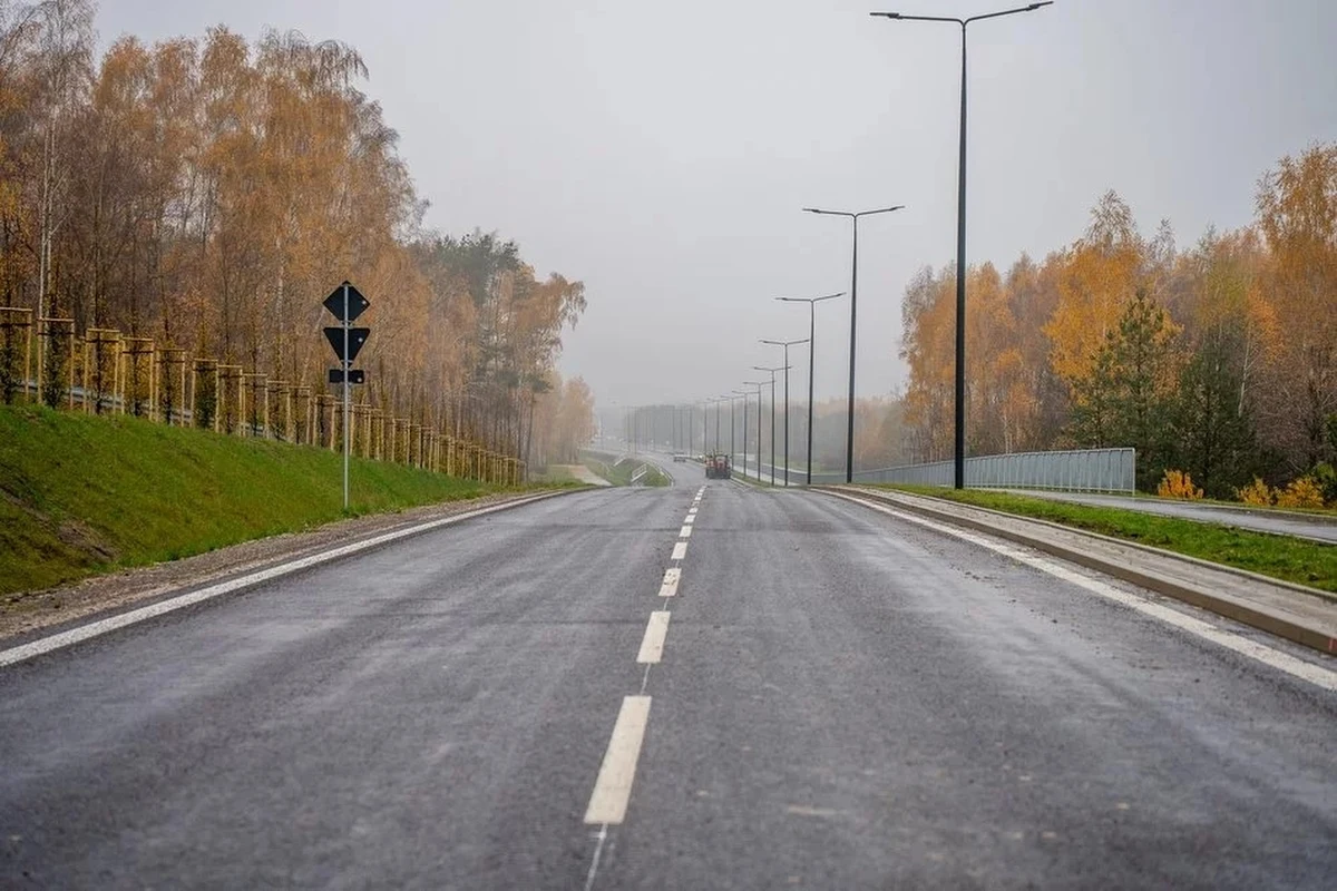 Od wtorku kierowcy będą mogli dojechać Trasą Górna z Łodzi do autostrady A1 w gminie Brójce. W ramach inwestycji za ponad 150 mln zł powstał 7-kilometrowy odcinek nowej drogi, którą w niedzielę mogą przetestować rowerzyści oraz jeżdżący na rolkach czy deskorolkach.