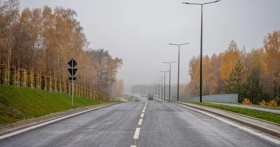 Od wtorku kierowcy będą mogli dojechać Trasą Górna z Łodzi do autostrady A1 w gminie Brójce. W ramach inwestycji za ponad 150 mln zł powstał 7-kilometrowy odcinek nowej drogi, którą w niedzielę mogą przetestować rowerzyści oraz jeżdżący na rolkach czy deskorolkach.