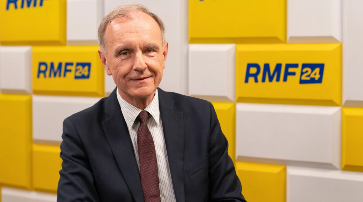 „Jak najszybsze rozwiązanie sporu z Ukrainą jest w żywotnym interesie Polski i nie można się temu przyglądać, tak jak przygląda się premier Morawiecki zajęty innymi, absurdalnymi czynnościami, jak tworzeniem atrapy rządu” - powiedział senator Bogdan Klich, gość Rozmowy o 7 w RMF FM i Radiu RMF24. Zarzucił rządowi Morawieckiego zaniechania, a stronie ukraińskiej nieustępliwość. Zaplanowaną na dzisiejsze popołudnie uroczystość w Pałacu Prezydenckim, w czasie której Andrzej Duda powoła rząd PIS, Klich nazwał kpiną - i dla zaprzysiężenia, i dla rządu. 