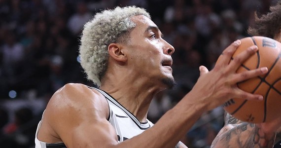 San Antonio Spurs, w składzie z Jeremym Sochanem, ponieśli 12. z rzędu porażkę w koszykarskiej lidze NBA. W niedzielę ulegli na wyjeździe broniącym tytułu Denver Nuggets 120:132. Polak rozegrał 17 minut, rzucił cztery punkty, miał trzy zbiórki i dwie asysty.