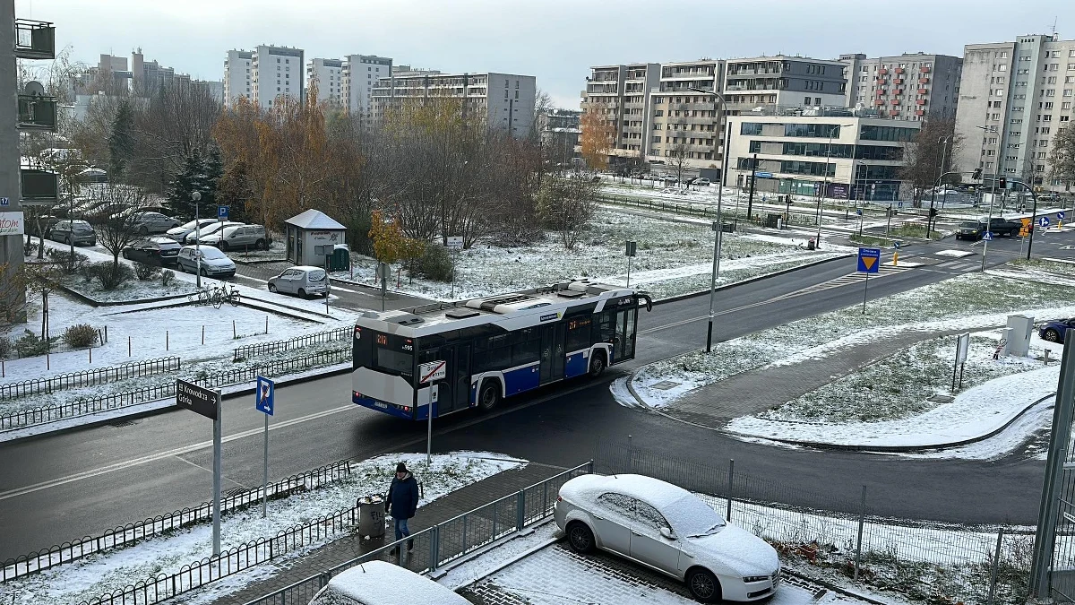 Krakowscy policjanci odnotowali w poniedziałek rano 14 kolizji. Jest to związane z zimowymi warunkami na drogach. Na szczęście nie doszło do poważnych zdarzeń. 