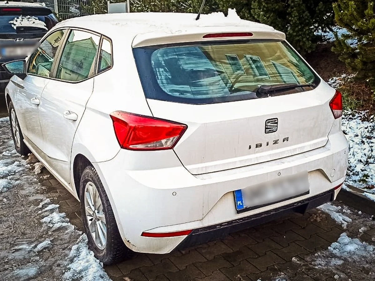 Funkcjonariusze z Placówki Straży Granicznej w Bezledach odzyskali skradzionego w Niemczech seata ibizę o wartości 65 tysięcy złotych. To kolejna taka sprawa, kilka dni temu pogranicznicy poinformowali, że odzyskali toyotę o wartości 100 tysięcy złotych, którą skradziono we Włoszech. 