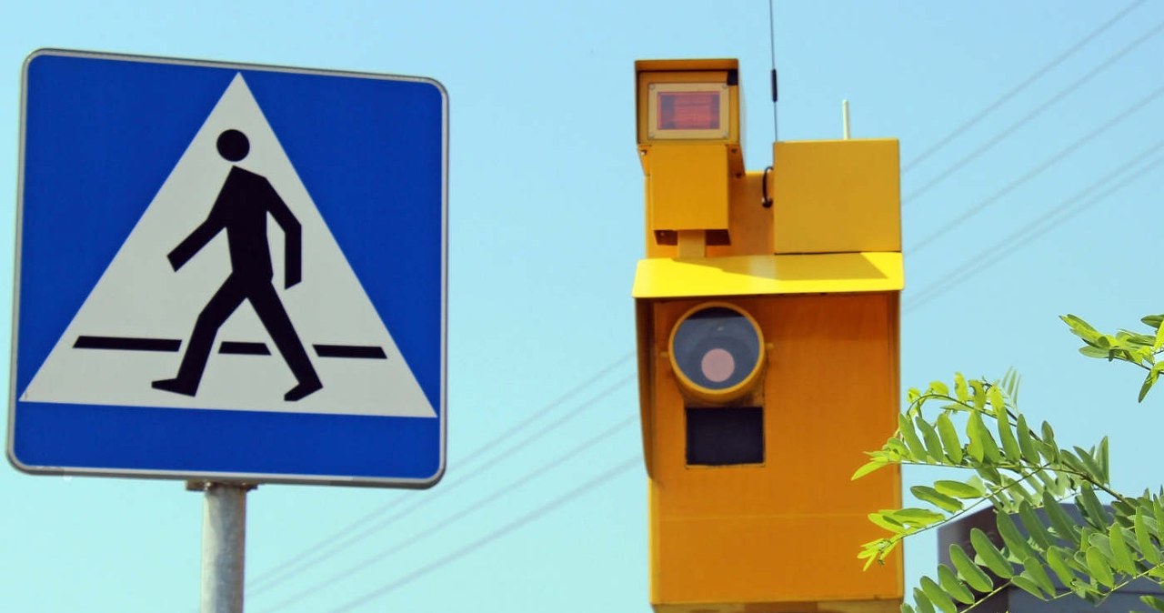 Po jakim czasie przychodzi mandat z fotoradaru i kamery?