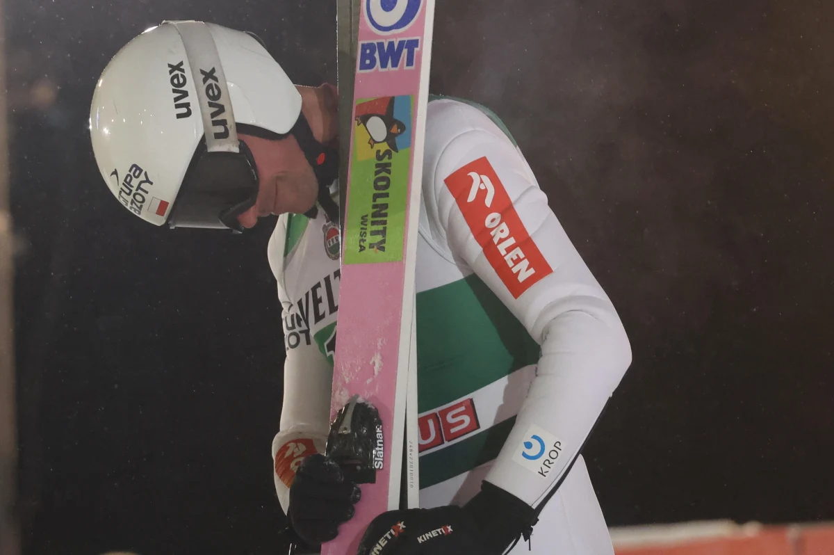 "Sytuacja jest dosyć dziwna, nieoczekiwana, ale nie beznadziejna i nie można z tego wyciągać zbyt daleko idących wniosków" - powiedział o początku sezonu polskich skoczków narciarskich komentator Eurosportu Marek Rudziński, z którym rozmawiał w internetowym Radiu RMF24 Piotr Salak. Jak dodał ekspert, "nie ma co jeszcze robić dramatu i tragizować, bo myślę, że kolejne konkursy będą lepsze". "Jak chłopaki wyzdrowieją, trochę popracują nad tym, co tam jest nie w porządku, to powinno być lepiej" - podkreślił.