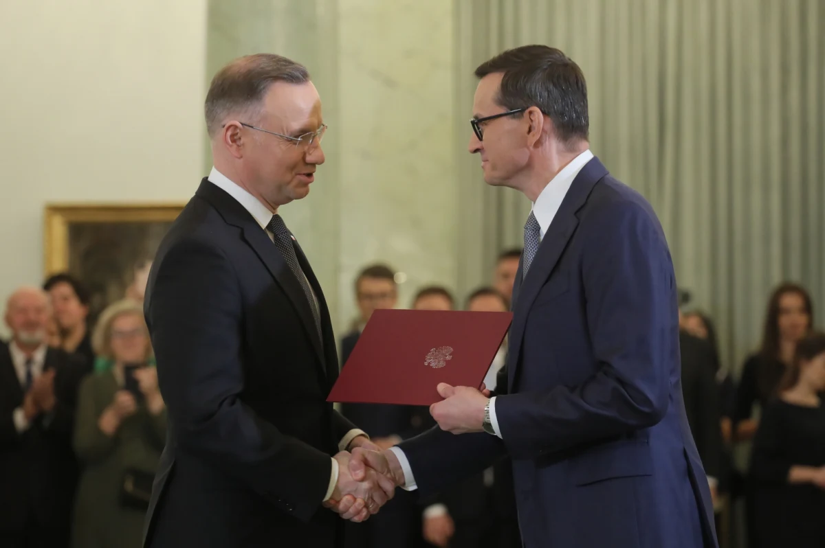 Prezydent Andrzej Duda zaprzysiągł Mateusza Morawieckiego na Prezesa Rady Ministrów. Powołał także nowy rząd premiera Morawieckiego. Szefem MON pozostał Mariusz Błaszczak. Marlena Maląg jest nową minister rozwoju i technologii, Szymon Szynkowski vel Sęk - szefem MSZ, a pracami resortu sprawiedliwości pokieruje Marcin Warchoł.