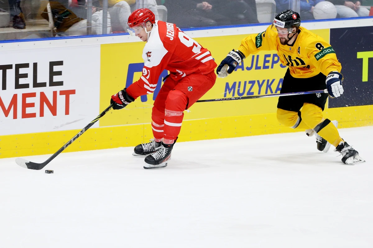 Selekcjoner hokejowej reprezentacji Polski powołał kadrę na turniej, który rozpoczyna się 14 grudnia w austriackim Klagenfurcie. Wśród 24 zawodników nie zabrakło tych, którzy odegrali kluczową rolę w ostatnim turnieju, w którym grali polscy hokeiści, czyli zwycięskim Turnieju o Puchar Niepodległości w Sosnowcu.