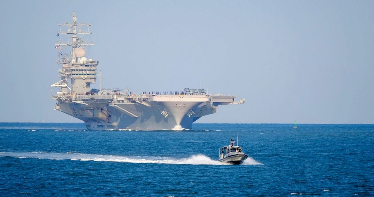 Grupa uderzeniowa amerykańskiego lotniskowca USS Dwight D. Eisenhower pokonała Cieśninę Ormuz i wpłynęła na wody Zatoki Perskiej, coraz bardziej zbliżając się do Iranu.