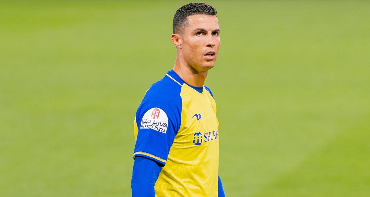 Cristiano Ronaldo padł na polu karnym, sędzia wskazał na 11 metr i wszystko wskazywało na to, że słynny Portugalczyk zamieni tę sytuację na bramkę dla swojej saudyjskiej drużyny. Wtedy zupełnie nieoczekiwanie Ronaldo powiedział arbitrowi, co się naprawdę wydarzyło.