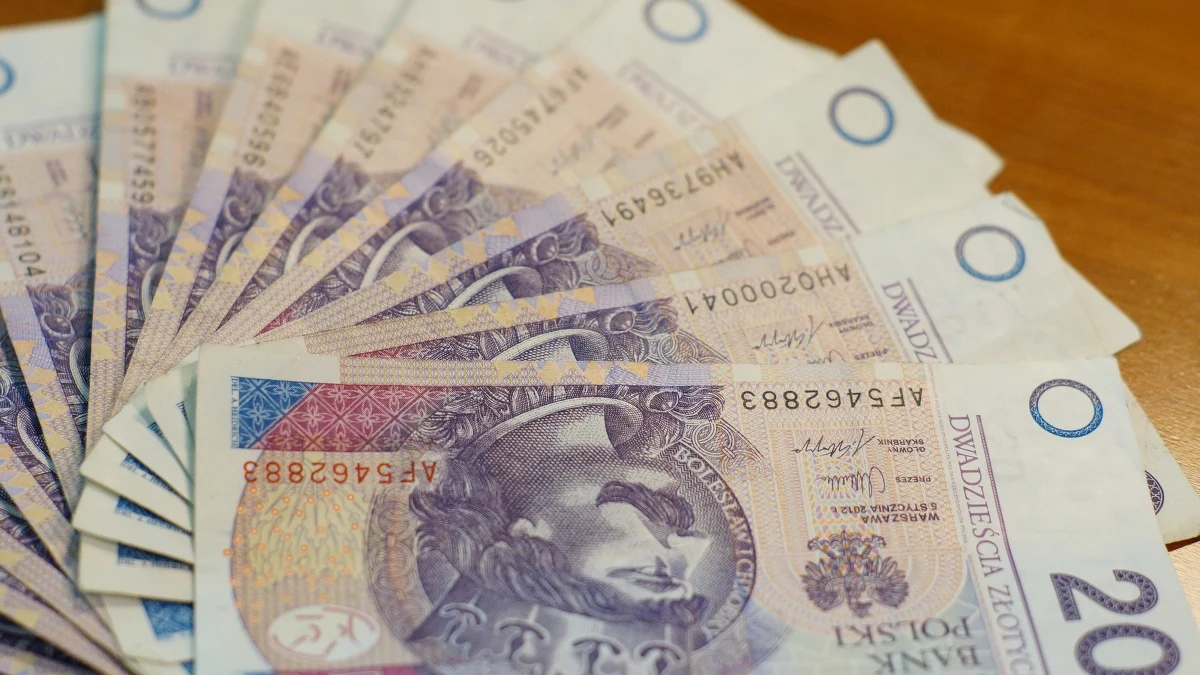 Zakład Ubezpieczeń Społecznych ostrzega internautów, by nie wierzyli w krążące po sieci informacje dotyczące rzekomego wyrównania 500+ do 800 zł za okres od sierpnia 2023 r. do końca tego roku. W internecie pojawił się nawet fałszywy wniosek w tej sprawie. 