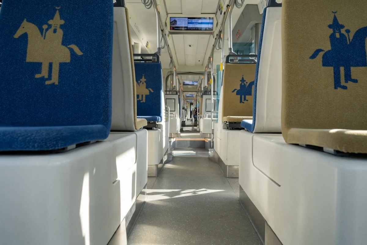 Na skrzyżowaniu ulic Dietla i Starowiślnej w centrum Krakowa wykoleił się tramwaj. Na szczęście nie ma osób poszkodowanych.