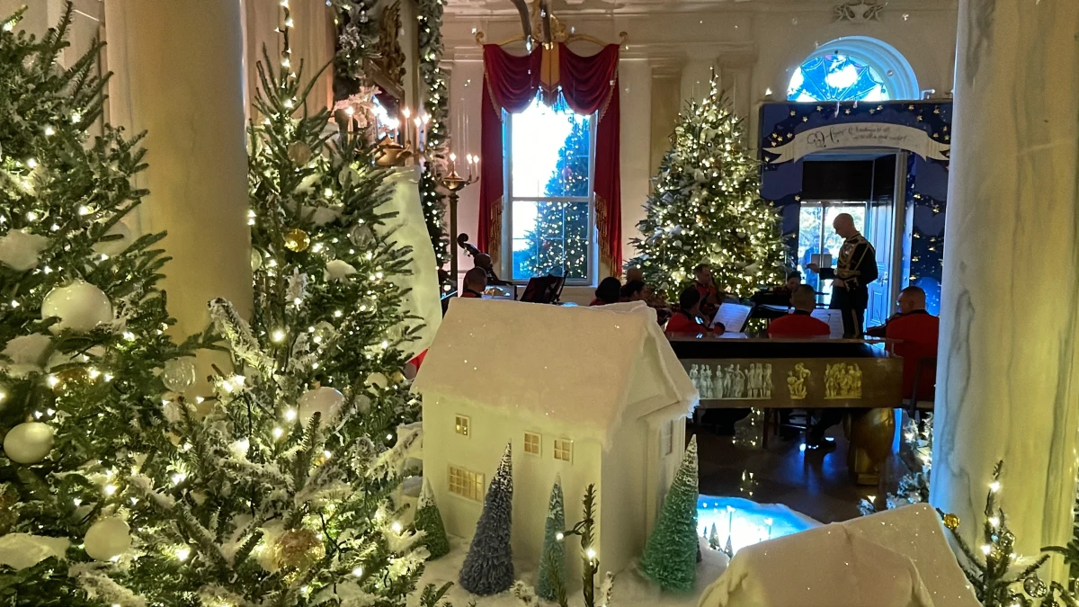 Biały Dom pokazał tegoroczne świąteczne dekoracje. Rezydencja prezydenta USA w Waszyngtonie jest już gotowa na Boże Narodzenie.