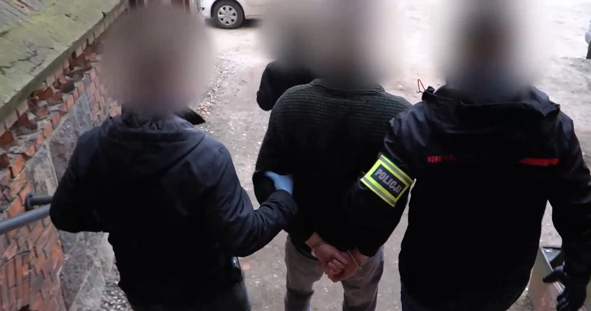 Olsztyński sąd zajmie się sprawą siedmiu mężczyzn, oskarżonych o więzienie i zgwałcenie 34-latki. Kobieta była bita, poniżana, zgolono jej część włosów. Jej oprawcom grozi do 15 lat więzienia.