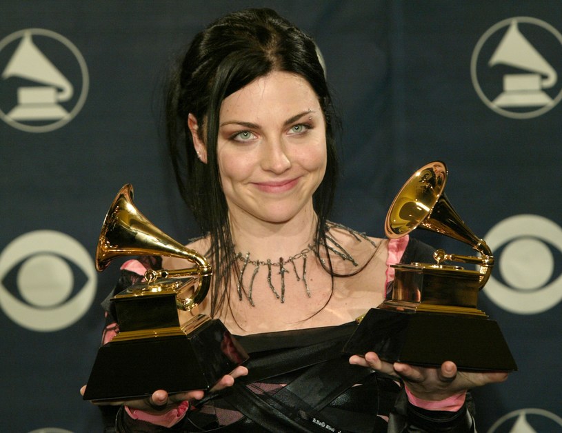 W gronie teledyskowych miliarderów (czyli klipów z oglądalnością powyżej miliarda odsłon) znajduje się grupa Evanescence, której największą popularność przyniósł singel "Bring Me To Life". To numer promujący debiutancki album "Fallen" z 2003 r., który doczekał się specjalnego wydania z okazji 20-lecia premiery.