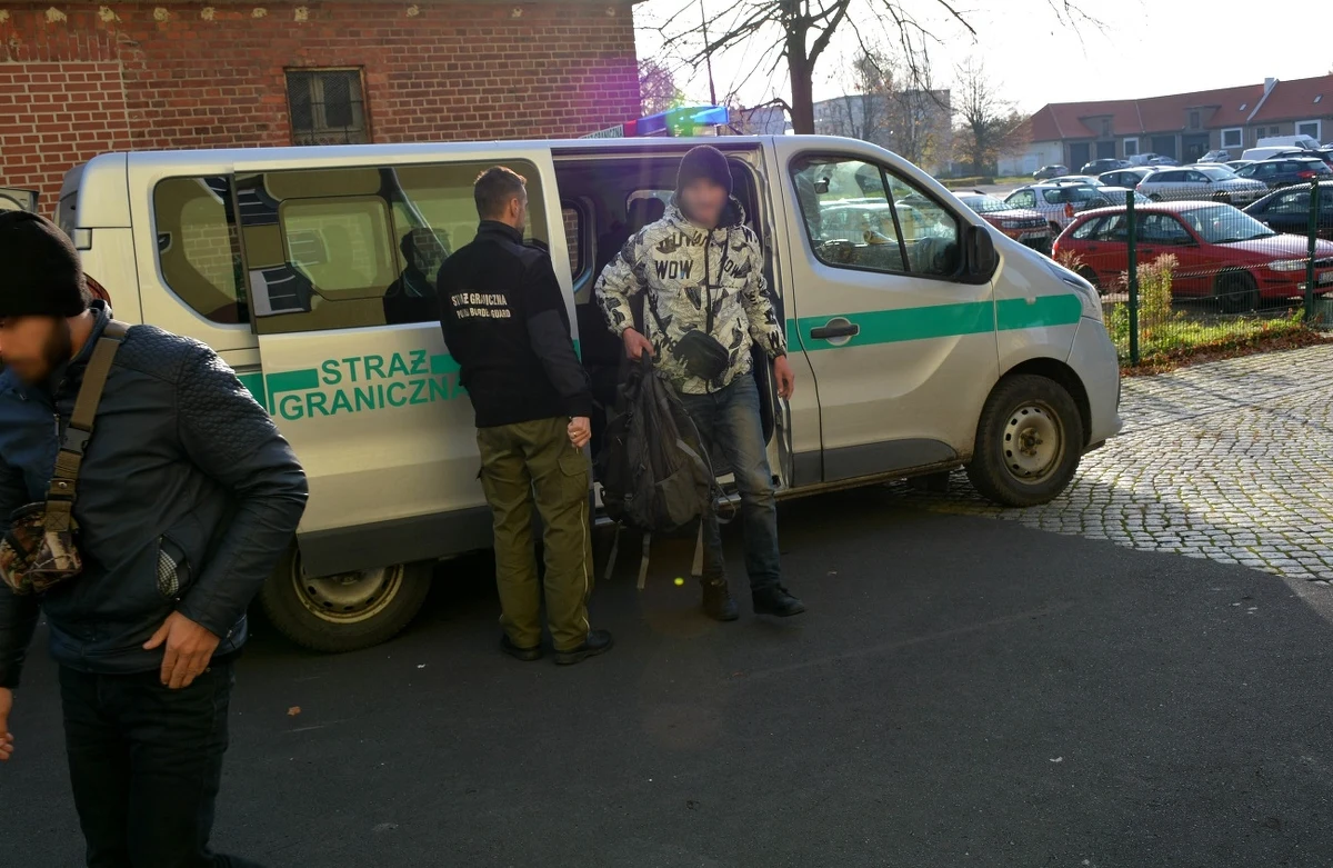 Pięciu obywateli Iranu, nielegalnie przebywających w Polsce, zatrzymali strażnicy graniczni w Zgorzelcu, przy granicy z Niemcami. Imigranci zostali umieszczeni w strzeżonym ośrodku dla cudzoziemców.