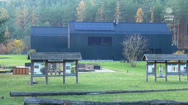 Jest pierwszym w Polsce budynkiem użyteczności publicznej zbudowanym całkowicie z... drewna. Powstał na terenie Leśnego Ogrodu Botanicznego „Marszewo” w Gdyni, a przeznaczony jest do zajęć z leśnej oraz ekologicznej edukacji. Drewniany kompleks zachwyca nie tylko swoją bryłą oraz wykończeniem. Ciekawa jest również technologia krzyżowego klejenia drewna, w jakiej został wykonany. Marcin Szumowski.