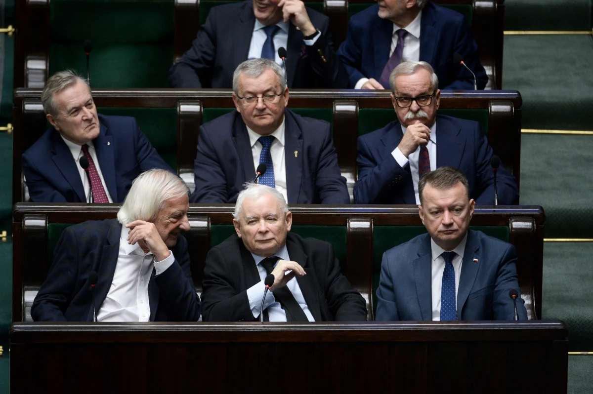 Sejm nie zgodził się na odrzucenie w pierwszym czytaniu obywatelskiego projektu ustawy, który wprowadza finansowanie procedury in vitro. Za odrzuceniem projektu głosowała prawie połowa - 76 posłów - PiS; 56 posłów tego klubu było przeciw odrzuceniu projektu, a 43 wstrzymało się od głosu.