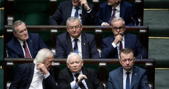 Sejm nie zgodził się na odrzucenie w pierwszym czytaniu obywatelskiego projektu ustawy, który wprowadza finansowanie procedury in vitro. Za odrzuceniem projektu głosowała prawie połowa - 76 posłów - PiS; 56 posłów tego klubu było przeciw odrzuceniu projektu, a 43 wstrzymało się od głosu.