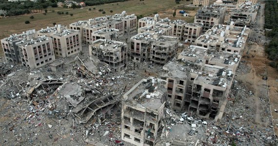 Siły Obronne Izraela (IDF) twierdzą, że wielu izraelskich żołnierzy zostało lekko rannych po ataku Hamasu w północnej Strefie Gazy. Oznaczałoby to pierwsze naruszenie zawieszenia broni między obydwoma stronami - podał portal Times of Israel. Ze swojej strony ruch palestyński także oskarża Izrael o złamanie rozejmu.