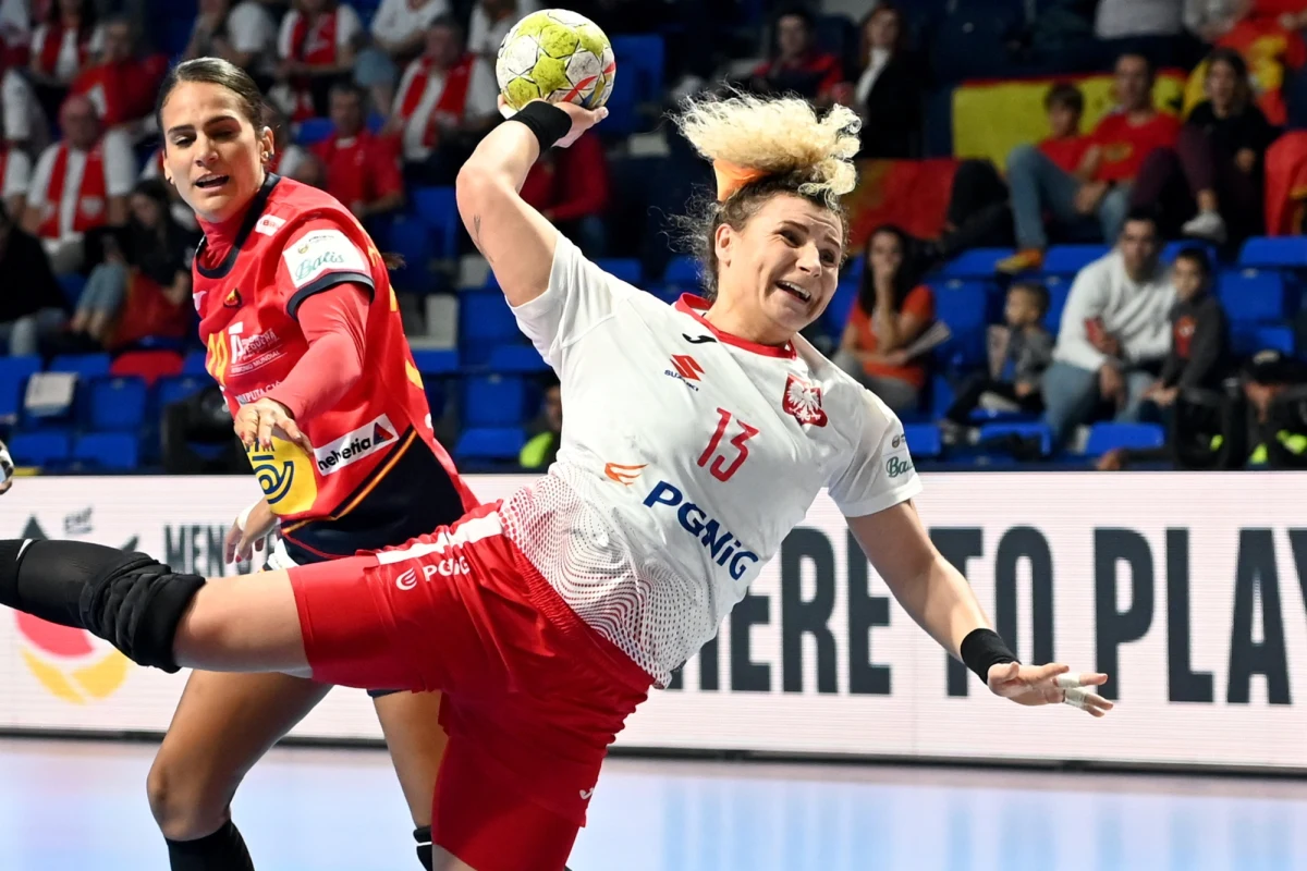 Chcą osiągnąć wynik lepszy niż dwa lata temu. Polskie szczypiornistki rozpoczynają walkę na mistrzostwach świata. Bożena Karkut, trenerka KGHM MKS Zagłębia Lubin, powiedziała nam, że ten turniej może być szansą dla wielu młodych zawodniczek, które w przyszłości mogą stać się filarami reprezentacji Polski.