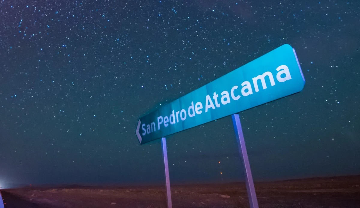 Po trzech latach trwania prac, Centrum Astronomiczne Polskiej Akademii Nauk otworzyło obserwatorium astronomiczne, które znajduje się na środku pustyni Atacama w Chile. "Warunki są dosyć surowe, to najbardziej suche miejsce na ziemi, idealne do obserwacji astronomicznych" - mówi Piotr Wielgórski, astronom z Centrum Astronomicznego Mikołaja Kopernika Polskiej Akademii Nauk, który w styczniu ma rozpocząć pracę w nowym obiekcie badawczym.