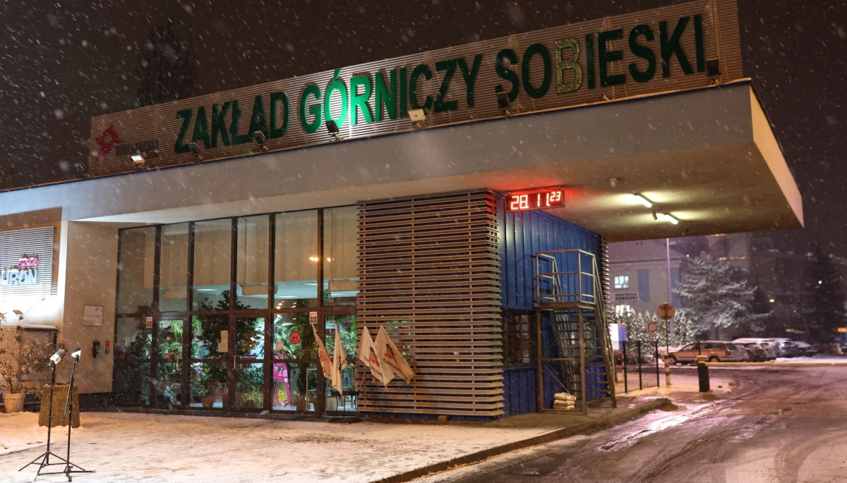 Cztery osoby zginęły w wypadku w kopalni Sobieski w Jaworznie w Śląskiem - podał dyspozytor Wyższego Urzędu Górniczego w Katowicach. 500 metrów pod ziemią pękł rurociąg z wodą. 