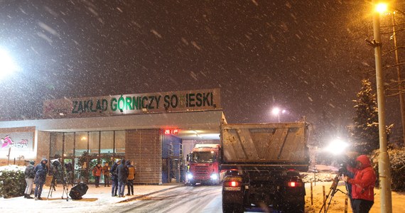 Prokuratura i nadzór górniczy wyjaśnią okoliczności i przyczyny tragicznego wypadku w kopalni Sobieski w Jaworznie. Wczoraj po południu pod ziemią zginęło czterech górników, a dwóch rannych przewieziono do szpitala. 