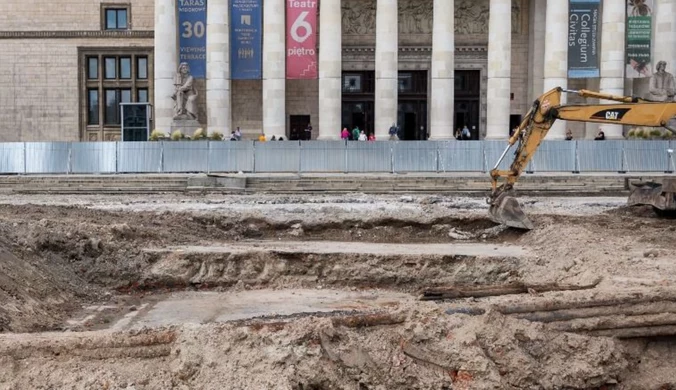 Warszawa: Odkopano posadzkę przedwojennej kamienicy